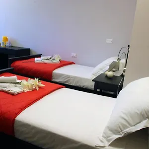 https://milanorooms-bacone.italymilanhotels.net